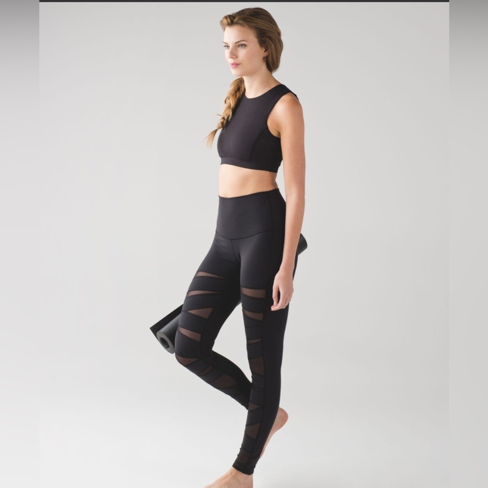 Lululemon size 6 Wunder Under Mesh paneled leggings - 28” inseam